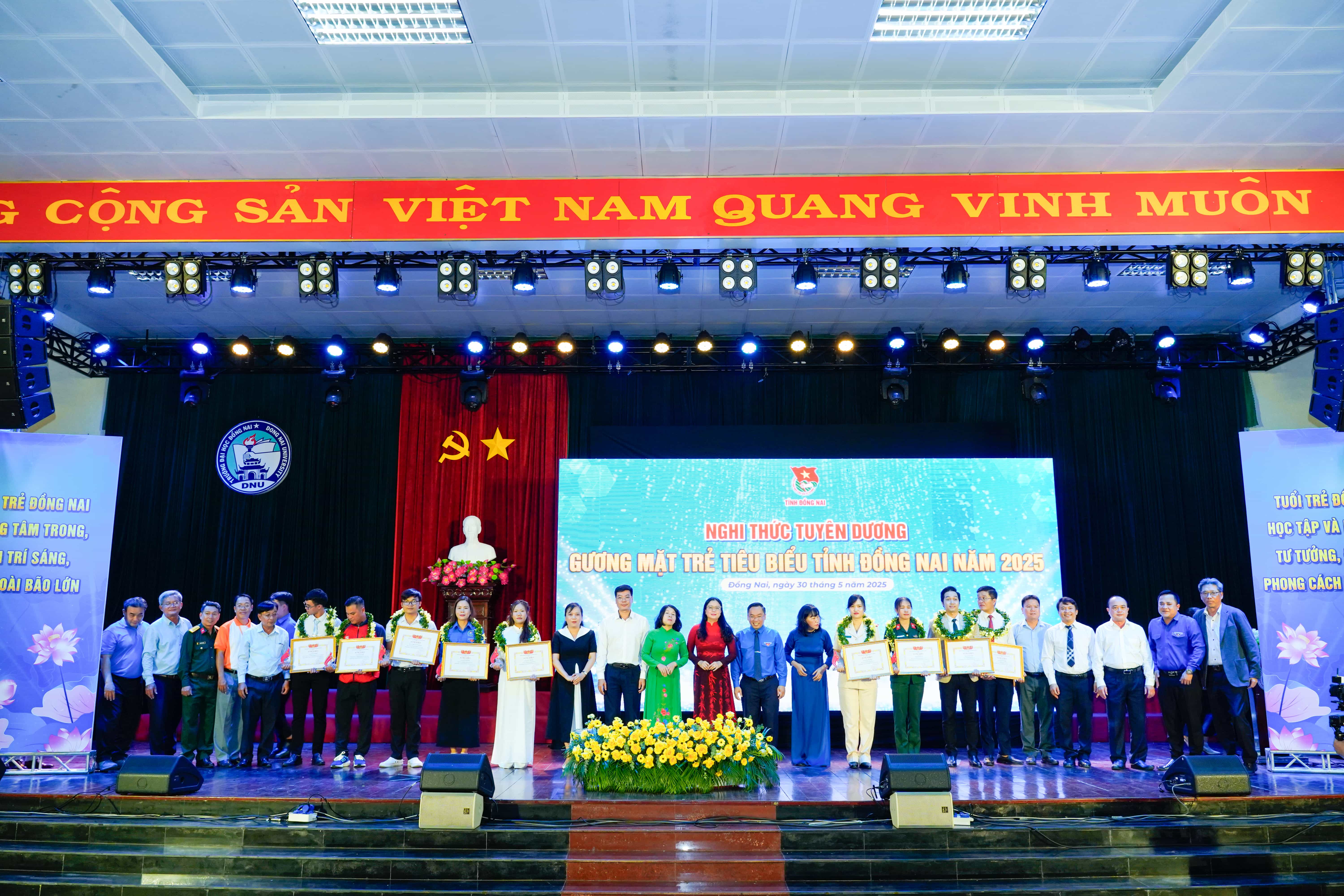 Tuyên Dương Gương Mặt Trẻ Tiêu Biểu